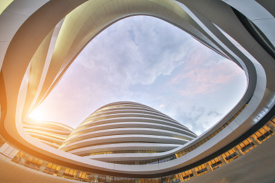 企业宣传片制作中的构图拍摄艺术与摄影扩印服务的协同价值